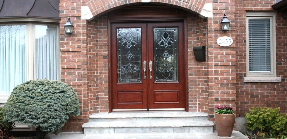 About choosing the right window and door contractor